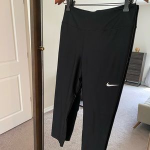 Nike Dri-Fit Leggings - Size Medium
